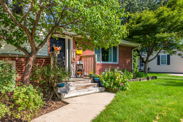 Property Photo:  722 Christie Street  IL 61350 