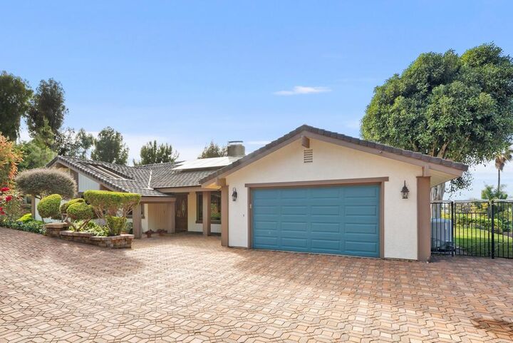 Property Photo: 1092 Serena Way CA 92078