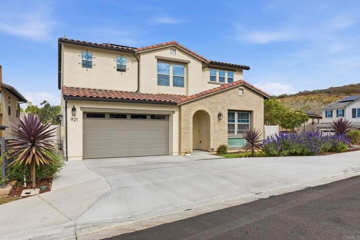 Property Photo:  921 Cayley Avenue  CA 92069 