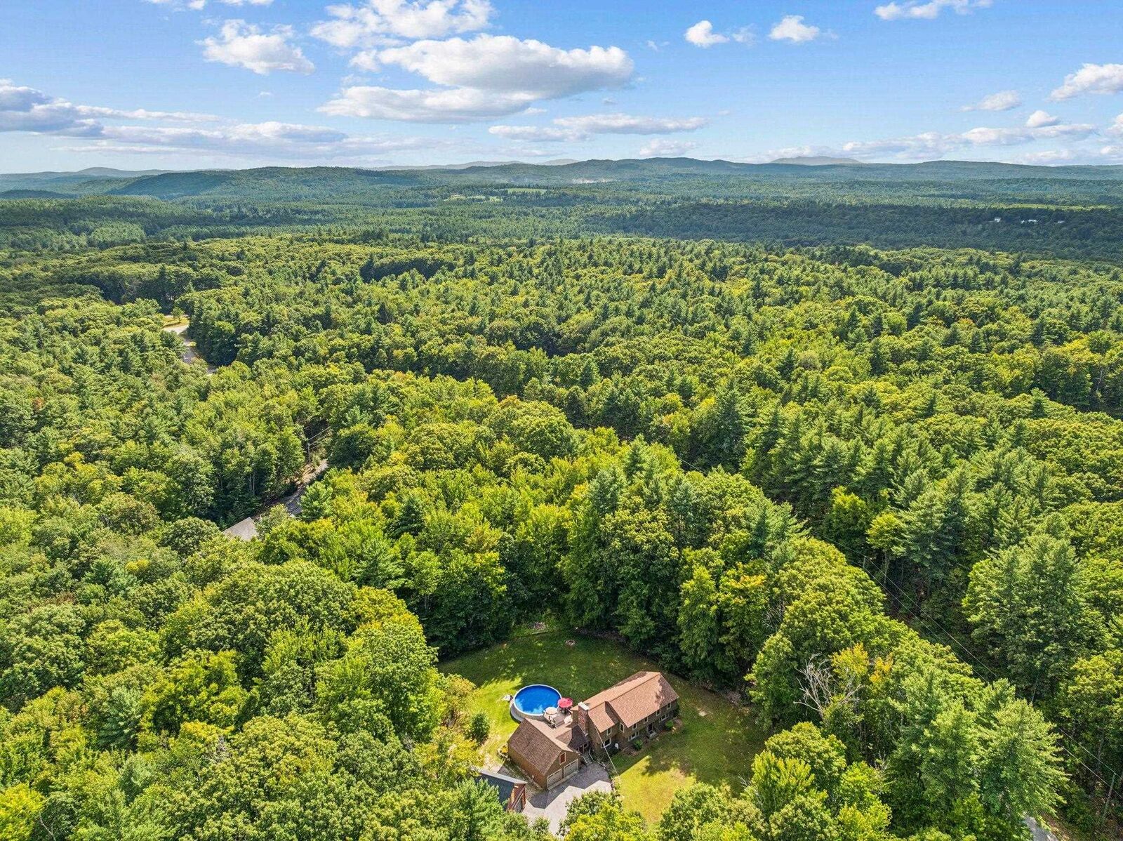 Property Photo:  6 North Woods Road  NH 03046 