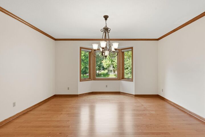Property Photo:  1316 Summit Oaks Drive  MN 55337 