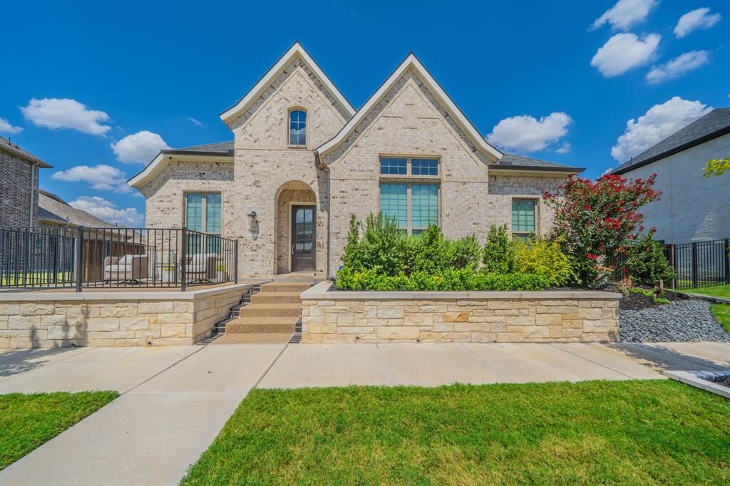 Property Photo:  1518 Viridian Park Lane  TX 76005 