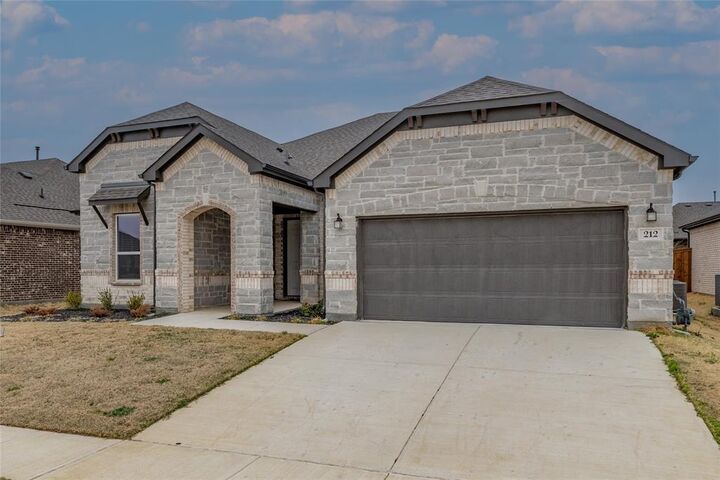 Property Photo:  212 Colvin Lane  TX 76247 