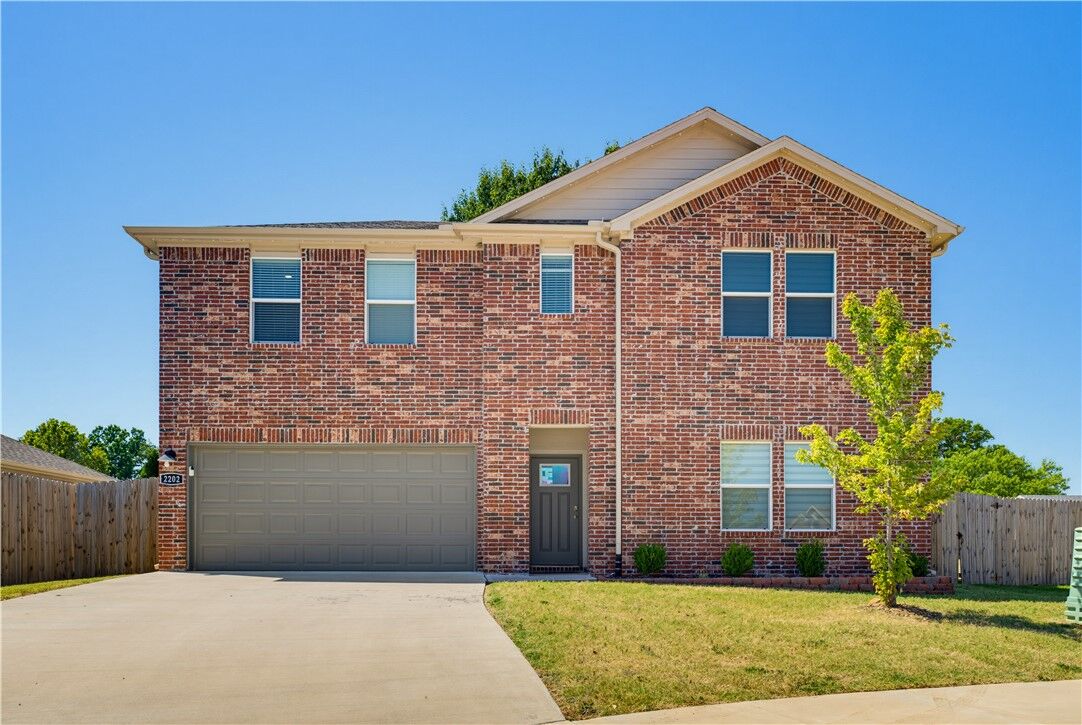 Property Photo: 2202 S 10th Street AR 72758