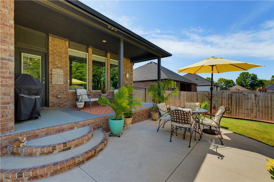 Property Photo:  510 W Branta Street  AR 72730 