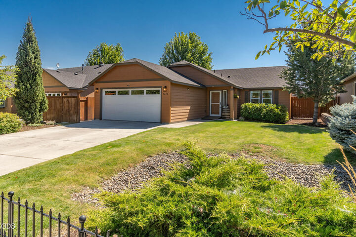 Property Photo: 3434 NW Dogwood Avenue OR 97756