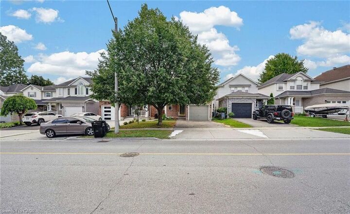 Property Photo:  211 Melran Drive  ON N3C 4E5 