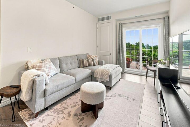 Property Photo: 1077 Gordon Street 423 ON N1G 0E3