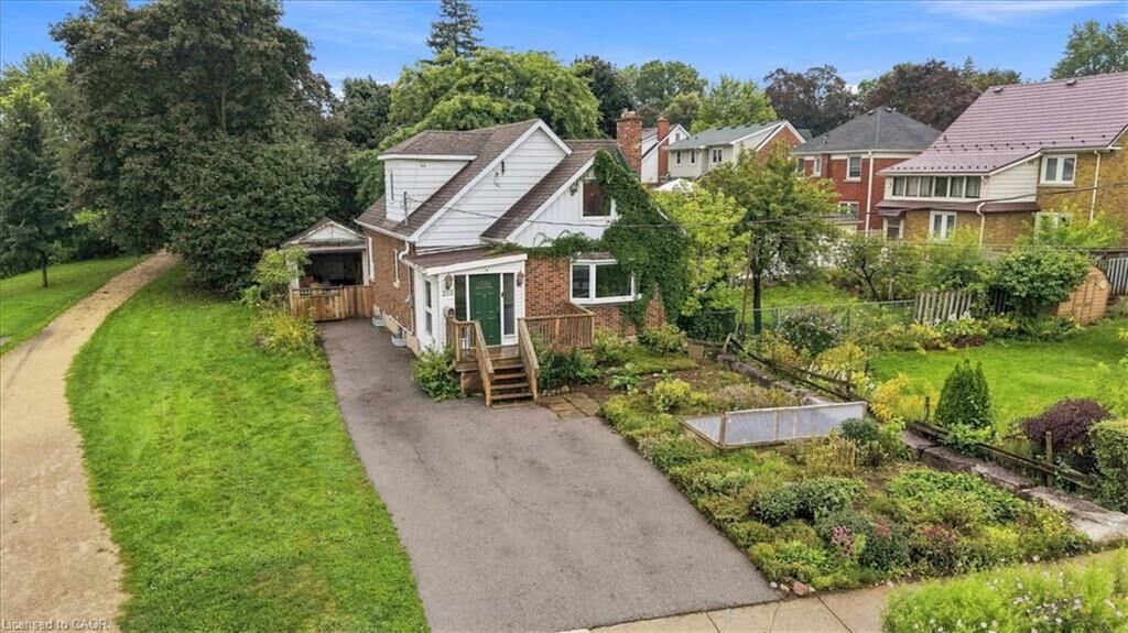 Property Photo:  233 Mansion Street  ON N2H 2K5 