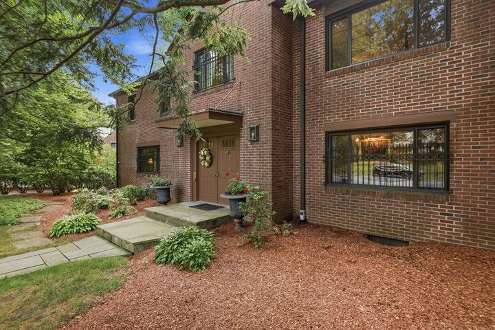 Property Photo: 5 Rollingwood Dr MA 01609