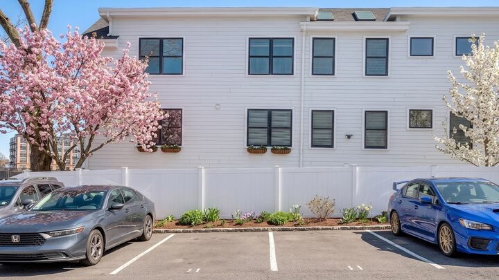 Property Photo: 121 E Cottage St U-4 MA 02125