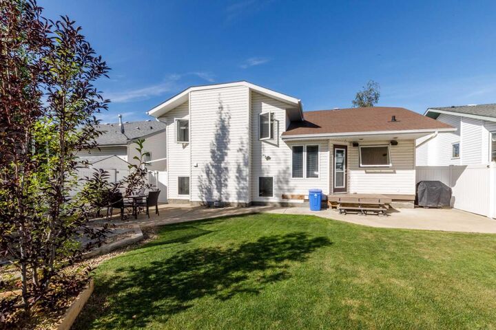 Property Photo:  109 Doran Crescent  AB T4R 2P5 