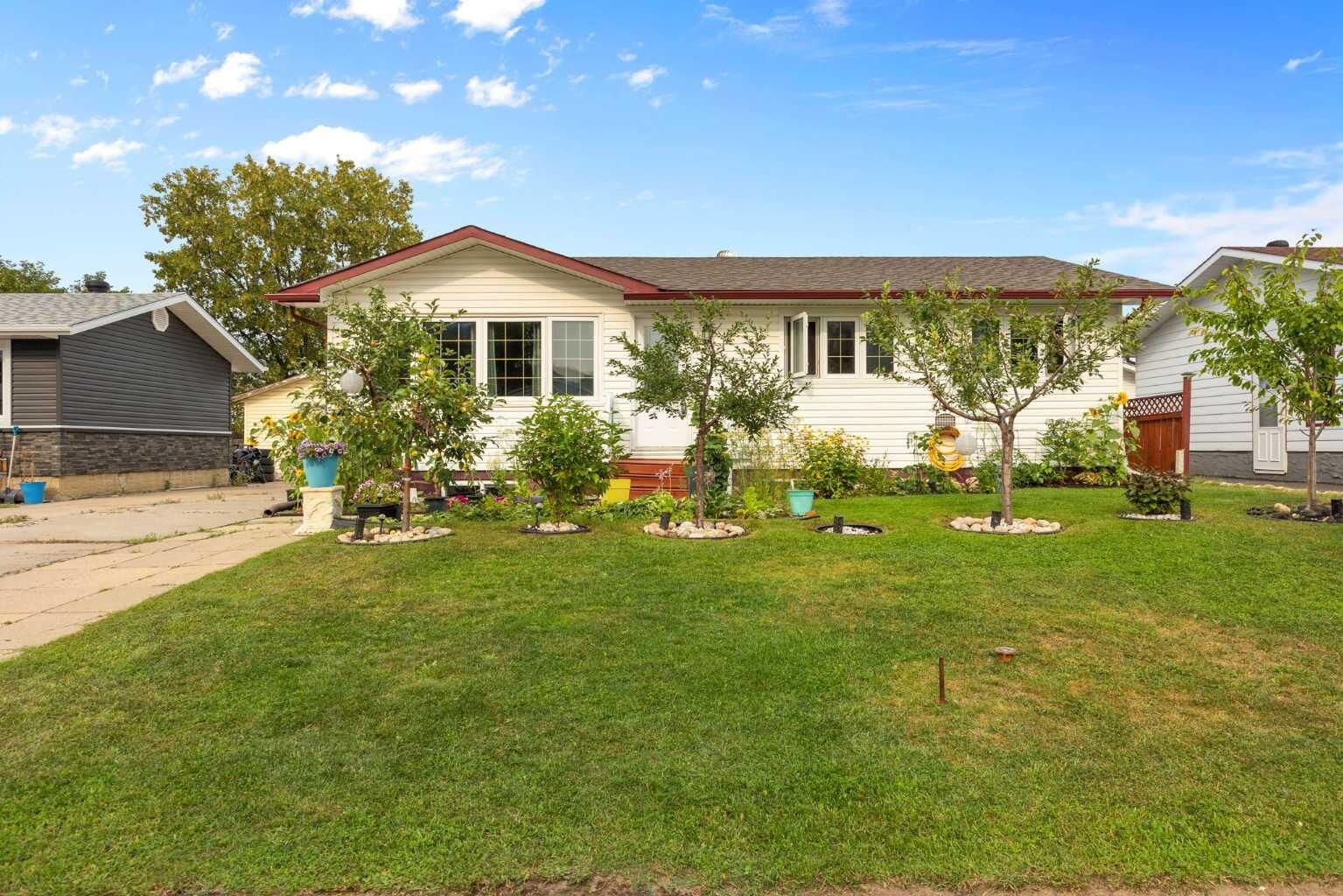 Property Photo:  34 Biggs Avenue  AB T9H 1M1 