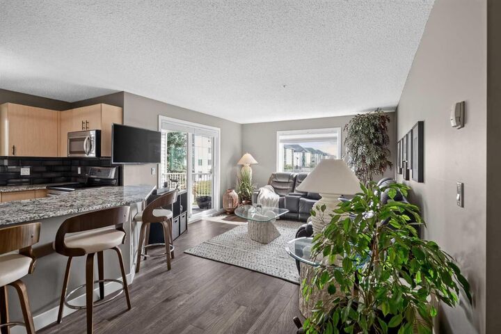 Property Photo:  604 8 Street SW 3214  AB T4B 2W4 