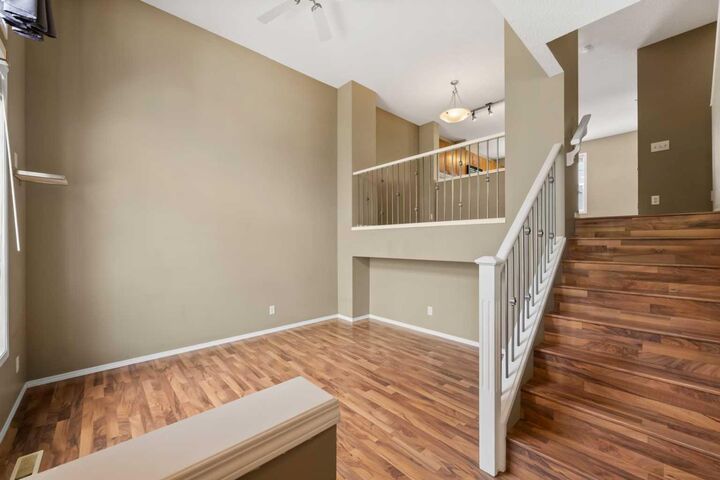 Property Photo:  241 Elgin Gardens SE  AB T2Z 4T6 
