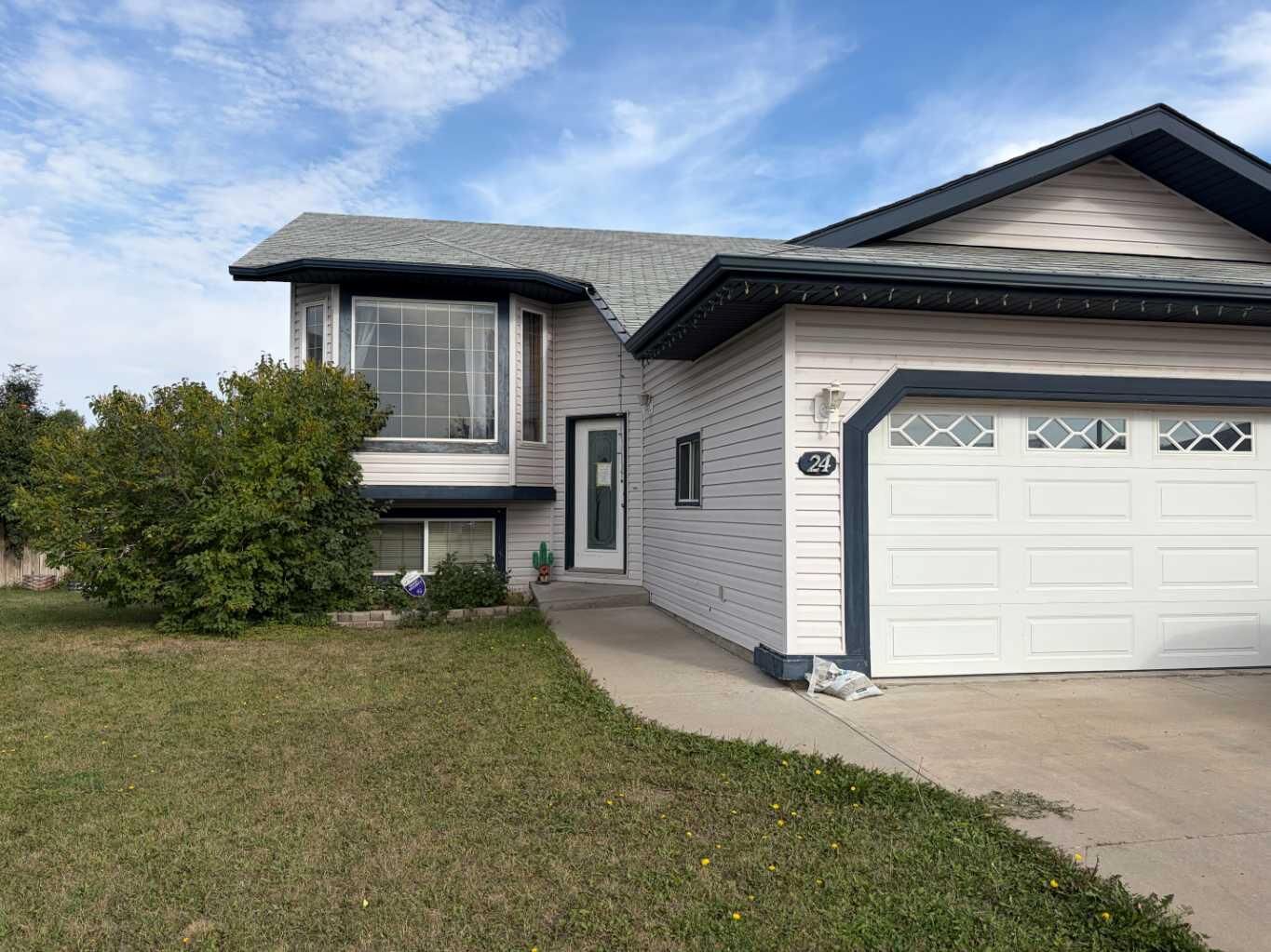 Property Photo:  24 Pleasant Park Court W  AB T1R 1H3 