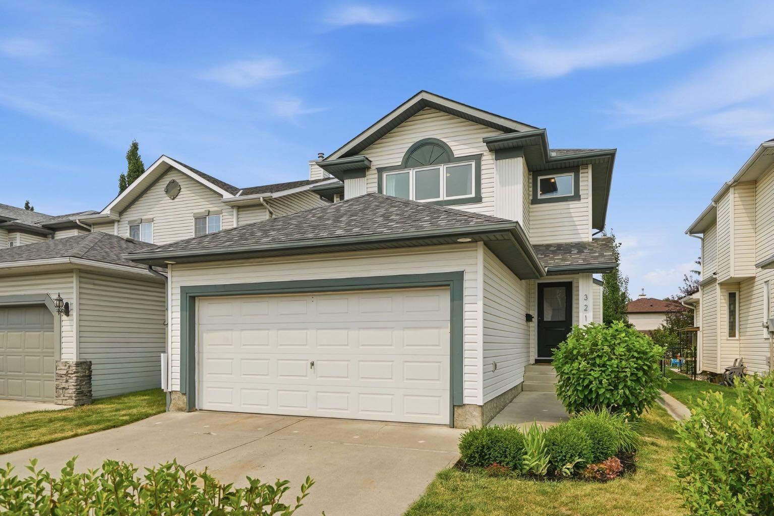 Property Photo:  321 Douglas Ridge Circle SE  AB T2Z 3H5 