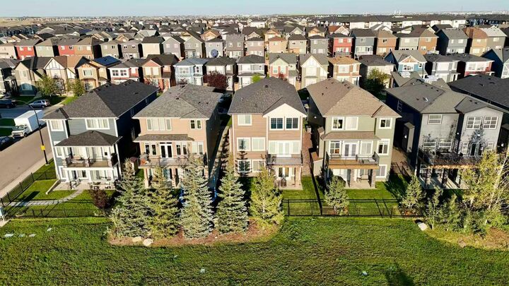 Property Photo:  85 Evansborough Way NW  AB T3P 0M6 