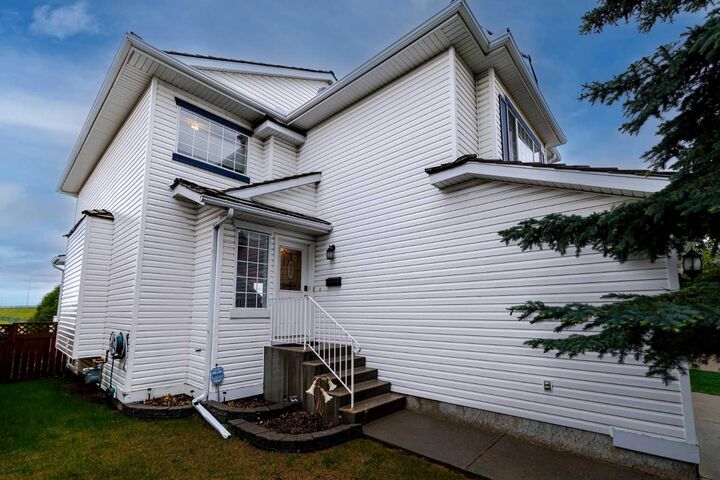 Property Photo:  279 Valley Brook Circle NW  AB T3B 5S4 