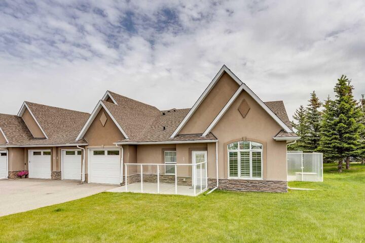 Property Photo: 20 River Heights View 2 AB T4C 0M9