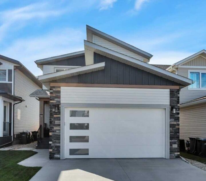 Property Photo: 103 Crestview Boulevard AB T4S 0V8