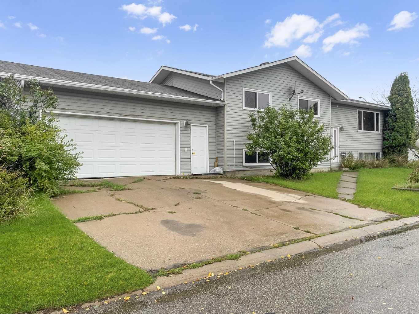 Photo de la propriété: 9218 104 Avenue AB T8V 3W6
