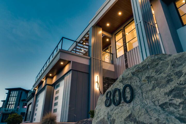 Property Photo: 800 Elkton Close SW AB T3H 1W6