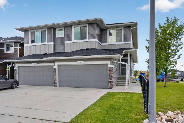 Property Photo:  125 Redstone Common NE  AB T3N 0P6 