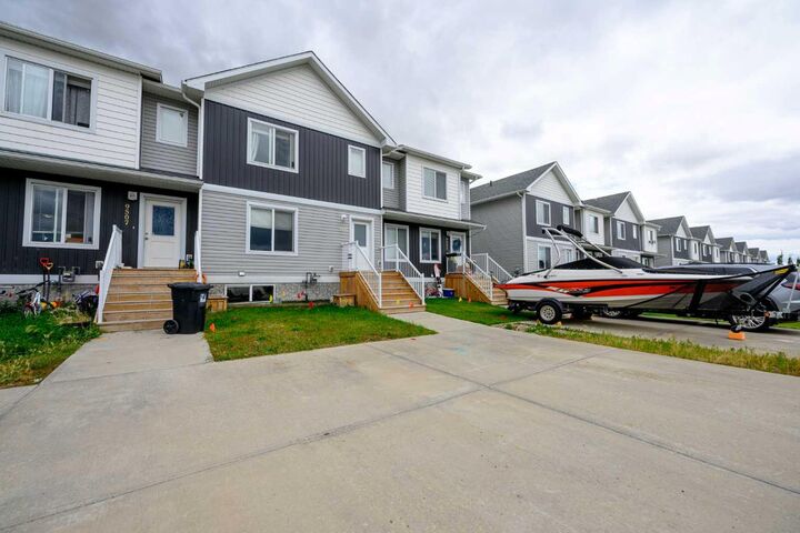 Property Photo:  9507B 112 Avenue  AB T8X 5C8 