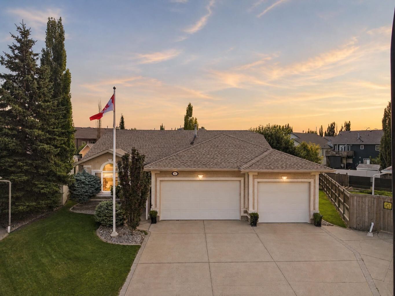 Property Photo:  112 Ammeter Close  AB T4R 2Y5 