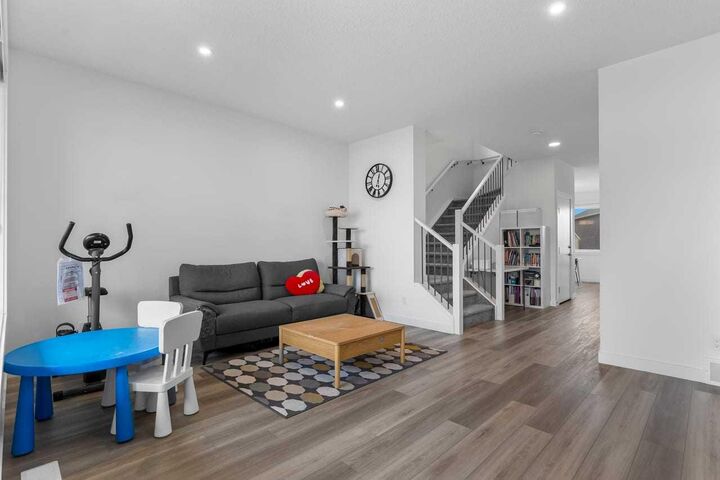 Property Photo:  311 Union Avenue SE  AB T3M 3R8 