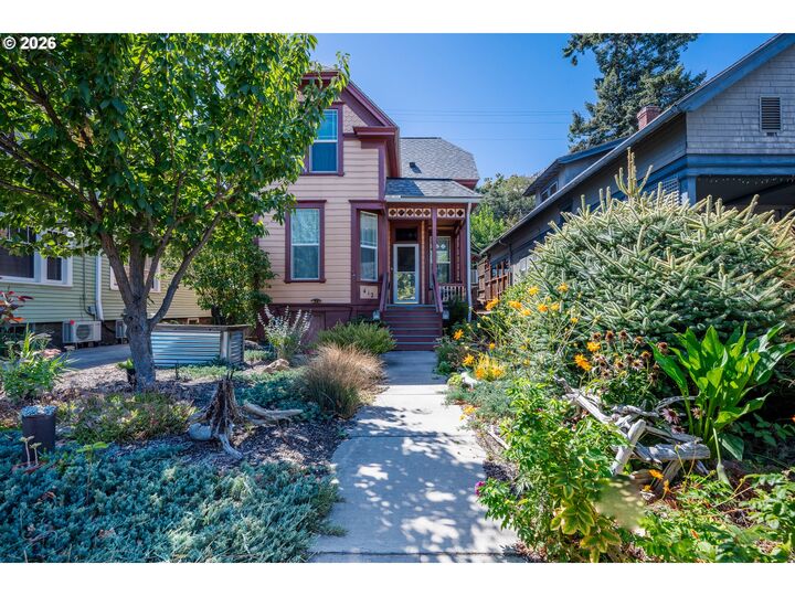 Property Photo:  412 E 4th St  OR 97058 