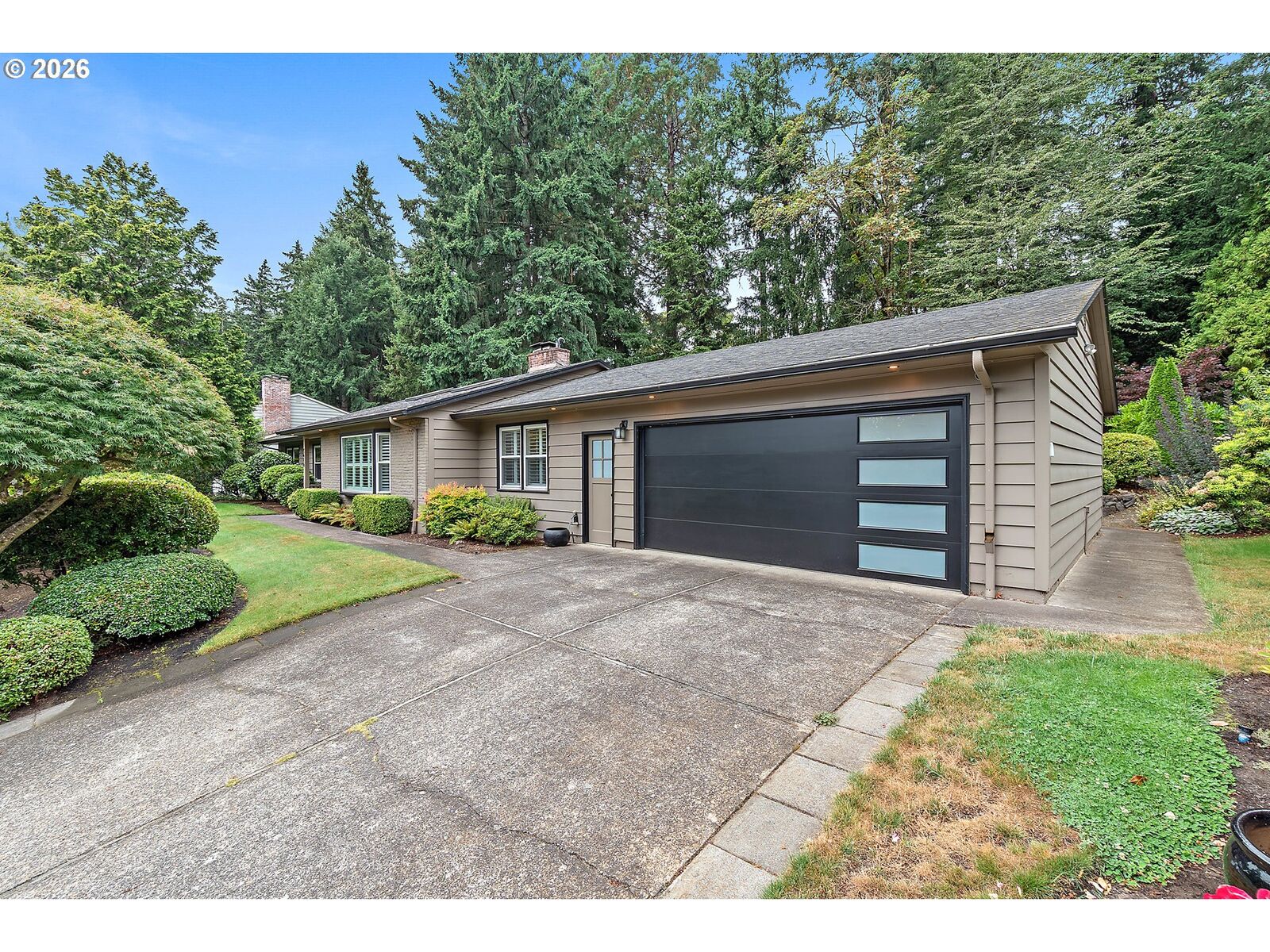 Property Photo:  2615 SW Scenic Dr  OR 97225 