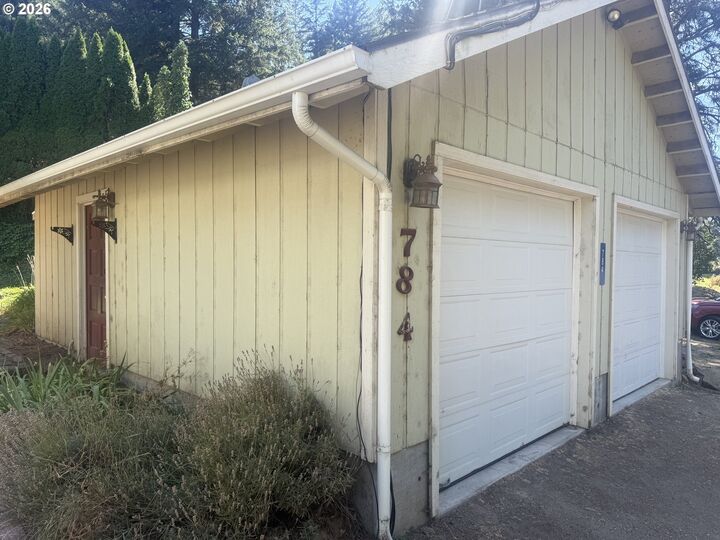 Property Photo:  784 Wall St  WA 98623 