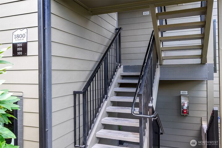 Property Photo:  1800 N 105th Street 9-201  WA 98133 