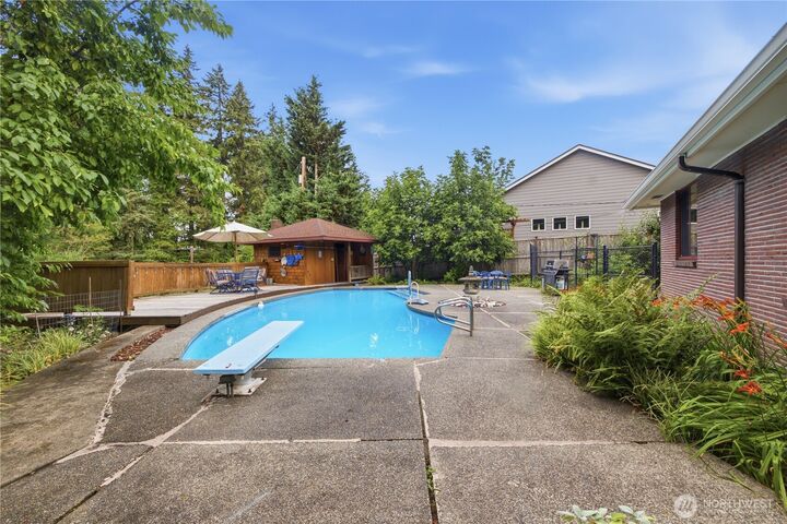 Property Photo: 1405 Shaw Road E WA 98372