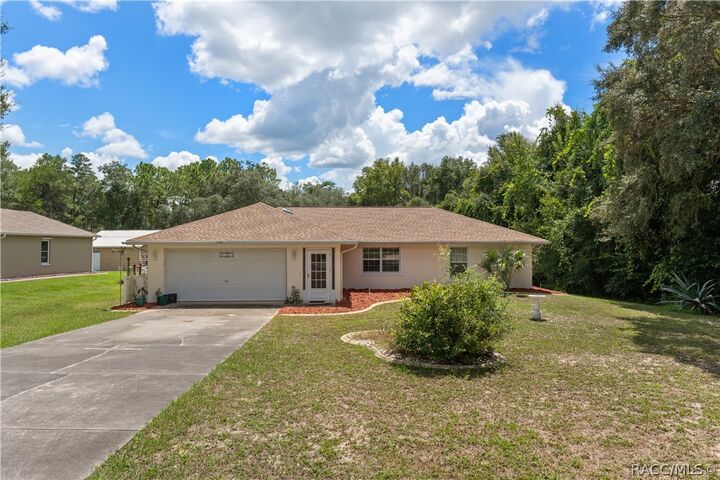 Property Photo:  1294 E Cleveland Street  FL 34442 