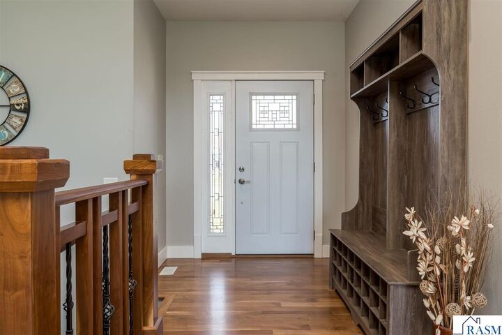 Property Photo:  705 Maple Lane  MN 56024 