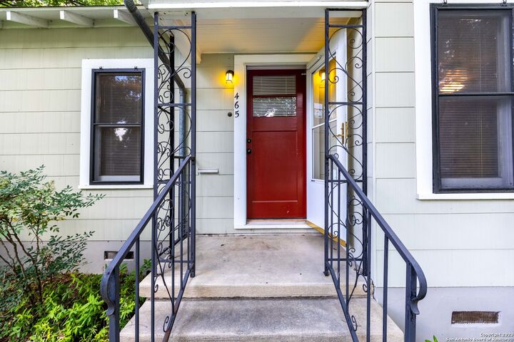 Property Photo:  465 S Guenther Ave  TX 78130 