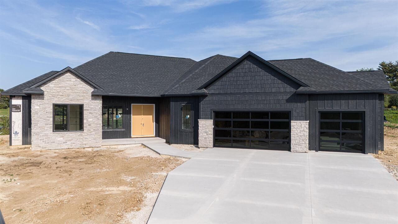 Property Photo: 2866 Oakridge Court WI 53545