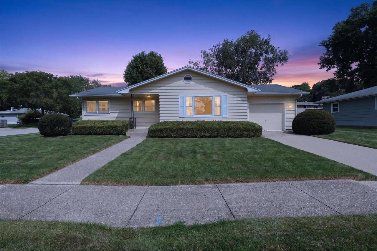 Property Photo: 2016 Moreland Drive WI 53548