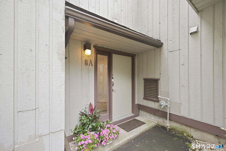 Property Photo:  8 Staunton Court A  CT 06032 