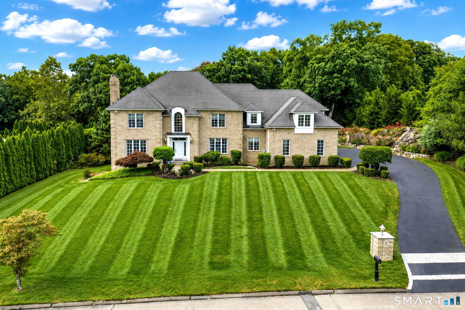 Property Photo:  914 Rainbow Trail  CT 06477 