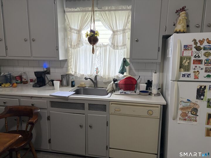 Property Photo:  82 Magnolia Avenue  CT 06850 