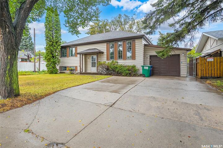 Property Photo:  630 Acadia Drive  SK S7H 3V9 