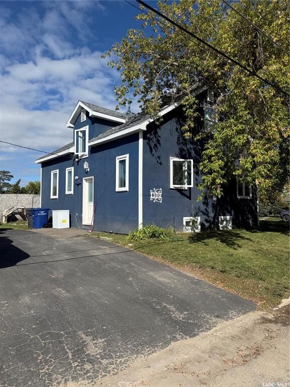 Property Photo:  1102 1st Street NE  SK S0E 0L0 