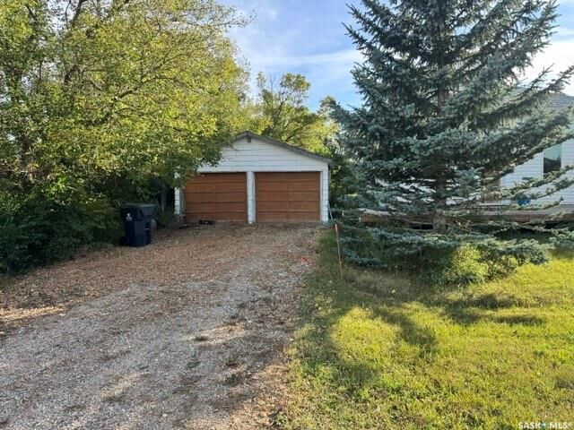 Property Photo:  485 3rd Avenue  SK S0G 4E0 