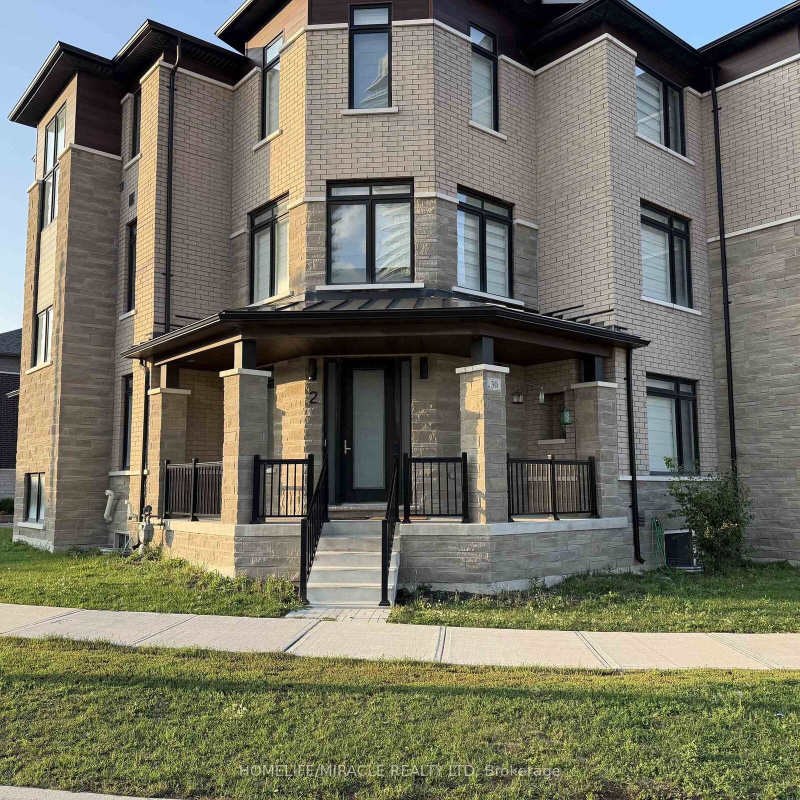 Property Photo:  30 Skyridge Drive 2  ON L6P 4P3 