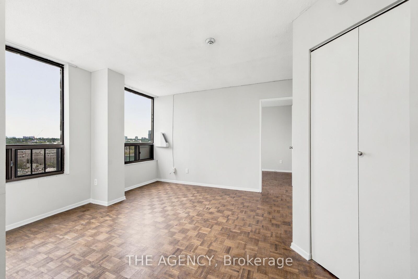 Property Photo:  2360 Dundas Street W 1019B  ON M6P 4B2 