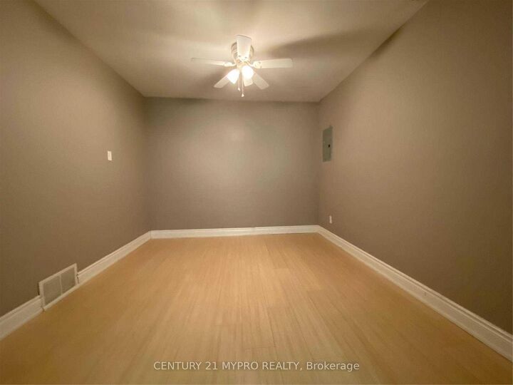 Property Photo:  16 North Hills Terrace Lower  ON M3C 1M6 